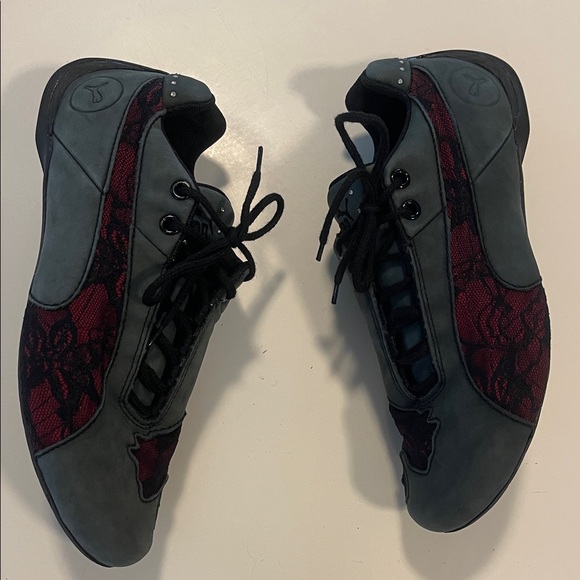 Puma Black and Gray Shoes with dark Pink  under black lace - Picture 2 of 11
